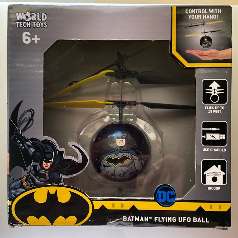 World Tech Toys DC Comics Batman Flying UFO Ball - Black and Yellow